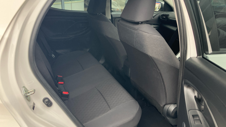 Toyota Yaris 1.5 Hybrid Design 5dr CVT Hybrid Hatchback